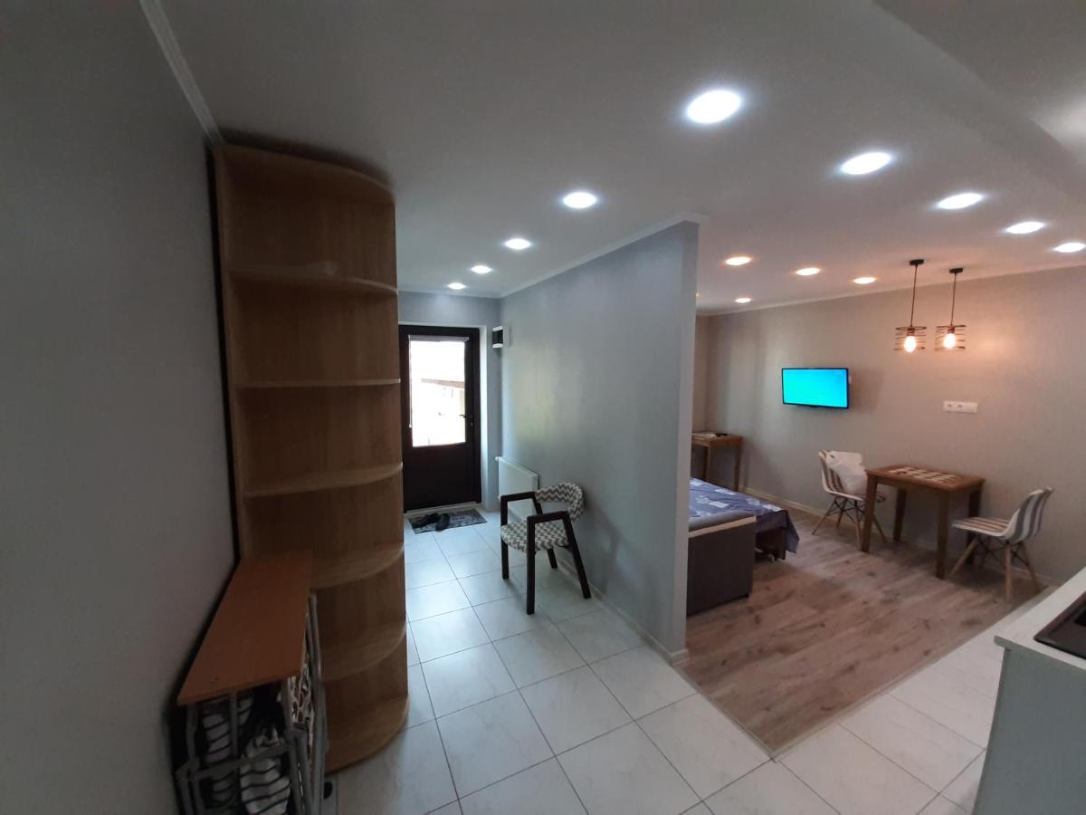 Апартаменты С Террасой И Гаражом Odesa Exterior photo