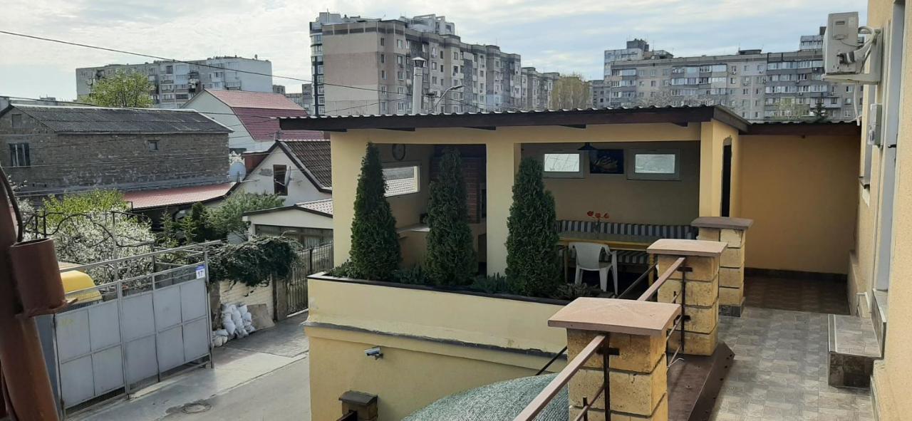 Апартаменты С Террасой И Гаражом Odesa Exterior photo